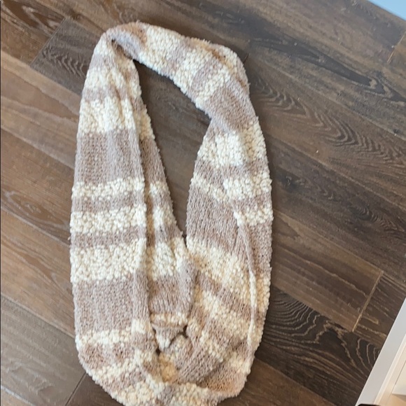 SCARVES - Picture 4 of 8